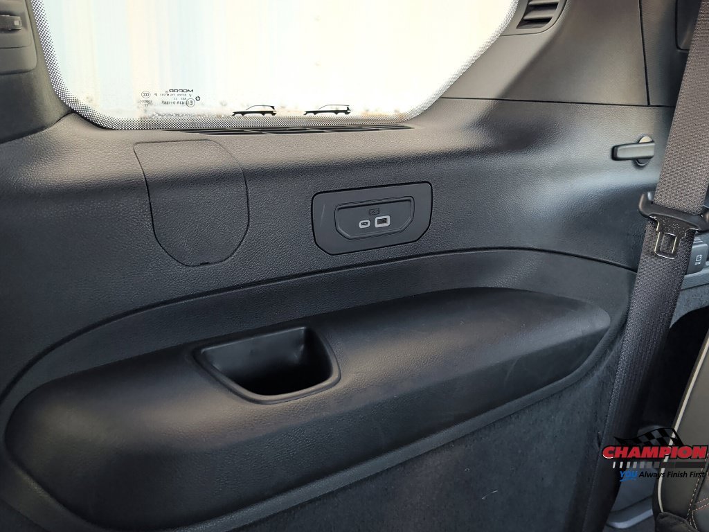 Used 2023 Black Jeep Summit image 40