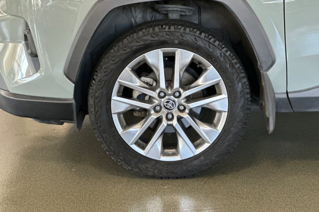 Used 2023 Lunar Rock Toyota XLE Premium image 36