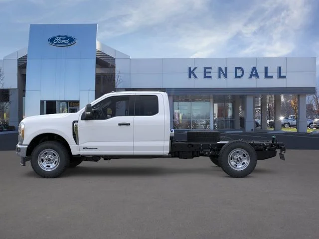 New 2026 Oxford White Ford XL image 3