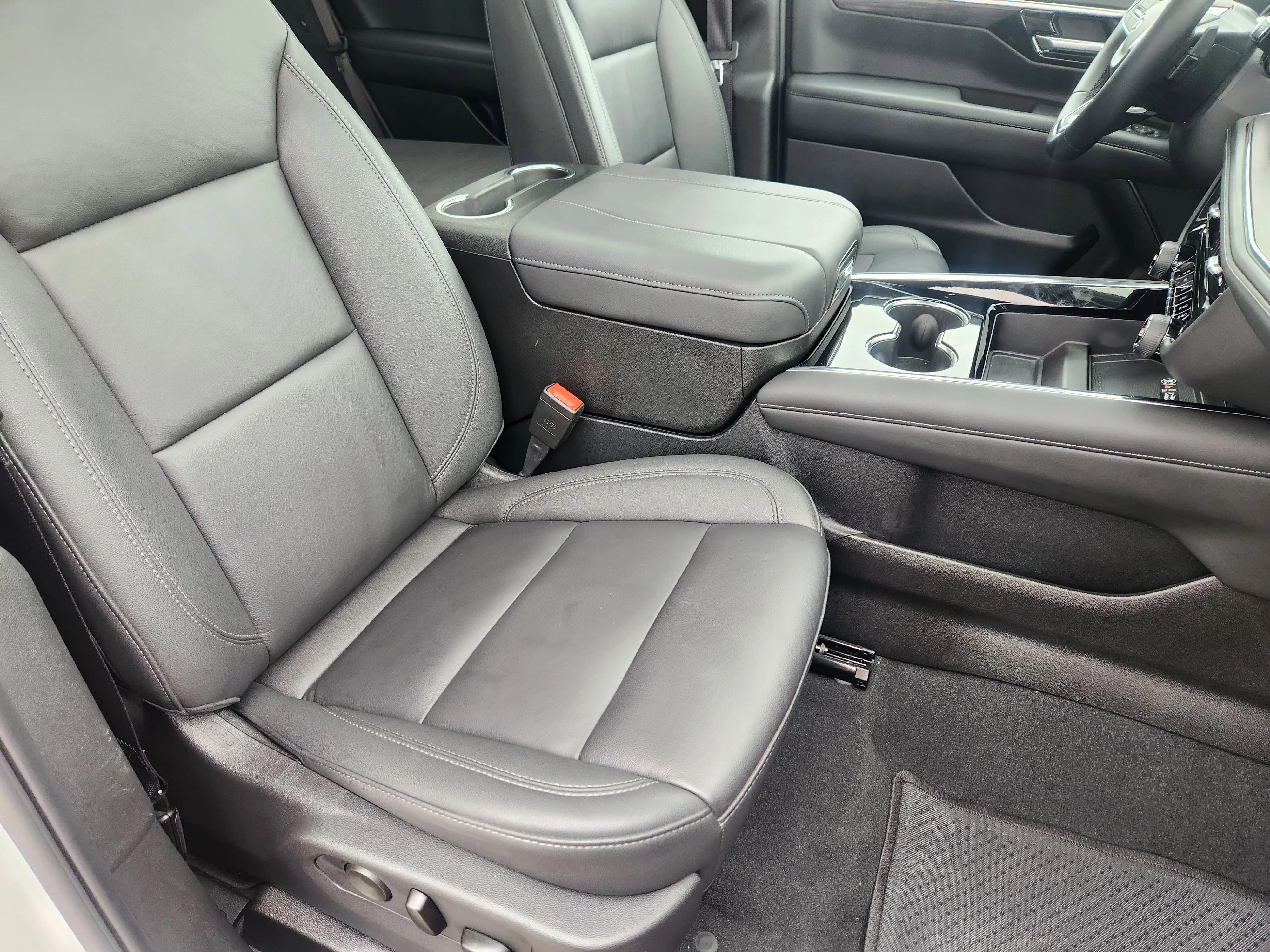 Used 2025 Iridescent Pearl Tricoat Chevrolet Z71 image 15