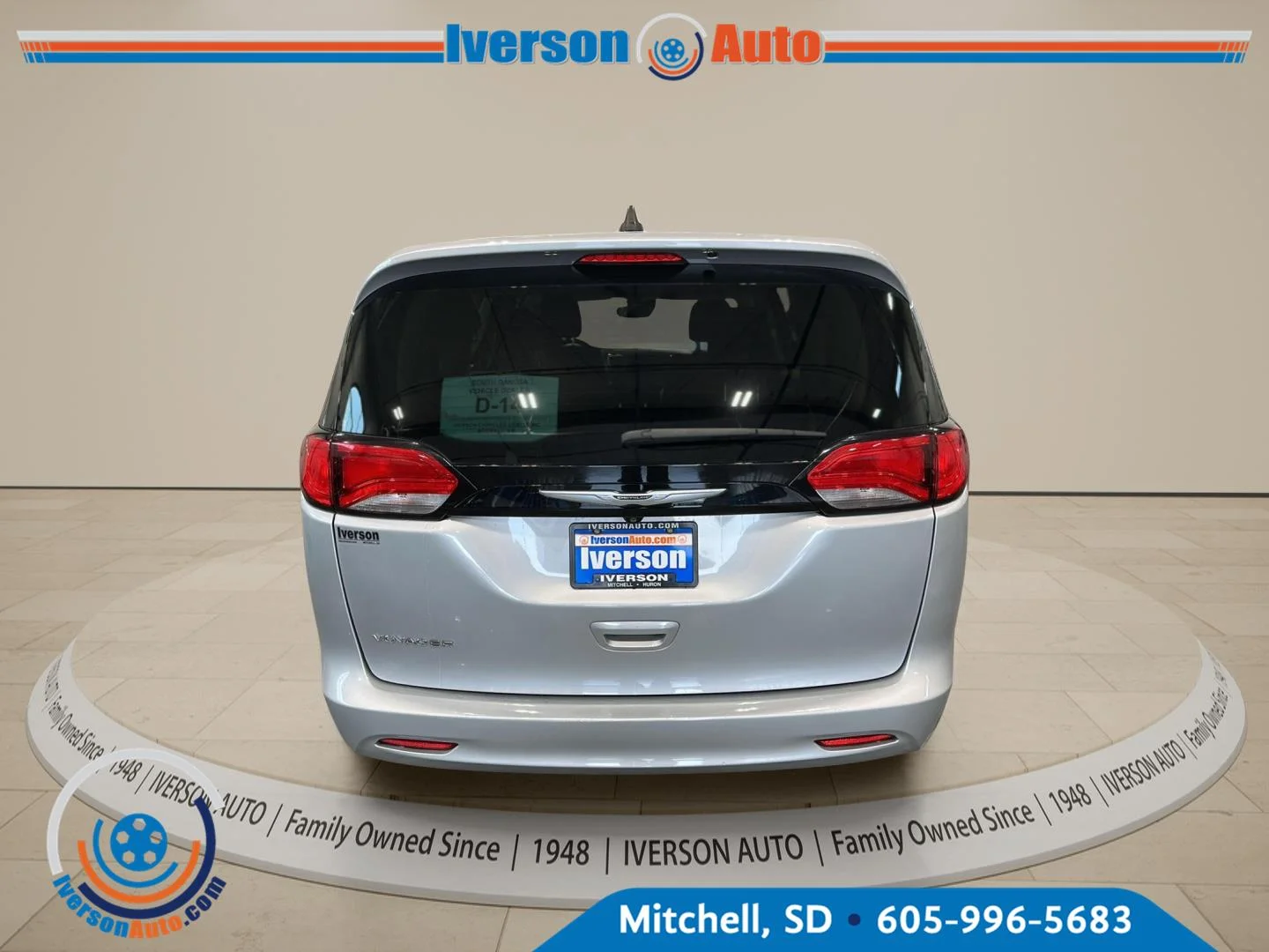 Used 2023 Silver Mist Clearcoat Chrysler LX image 6