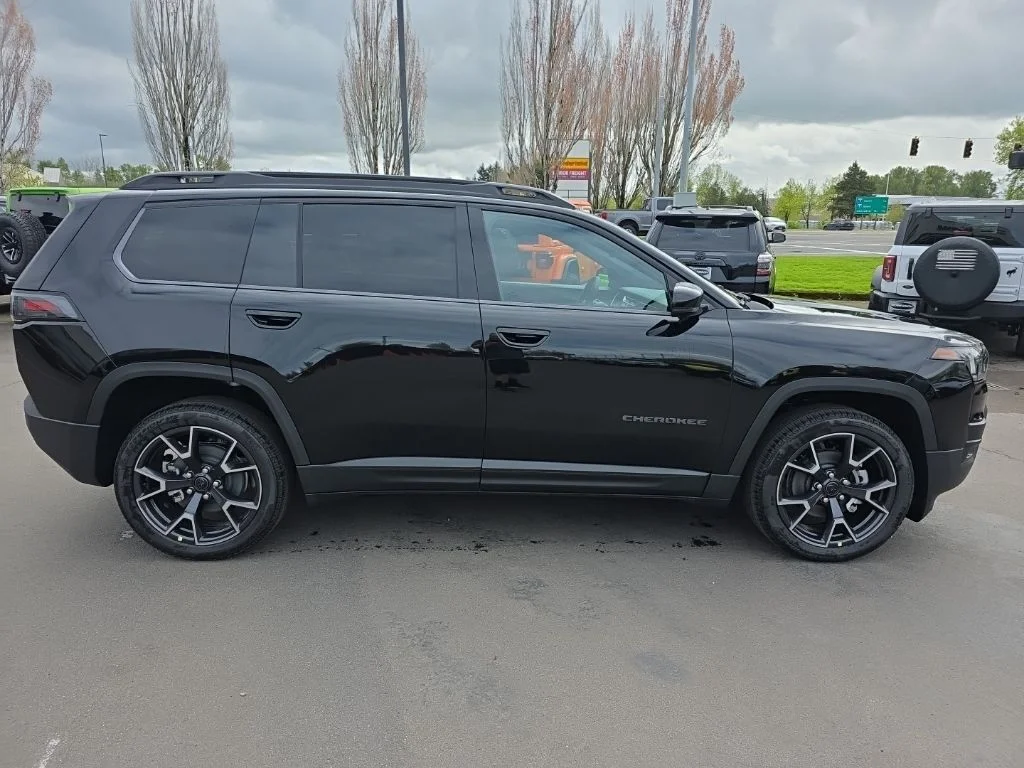 New 2026 Diamond Black Crystal Pearl-Coat Exterior Paint Jeep Overland image 6