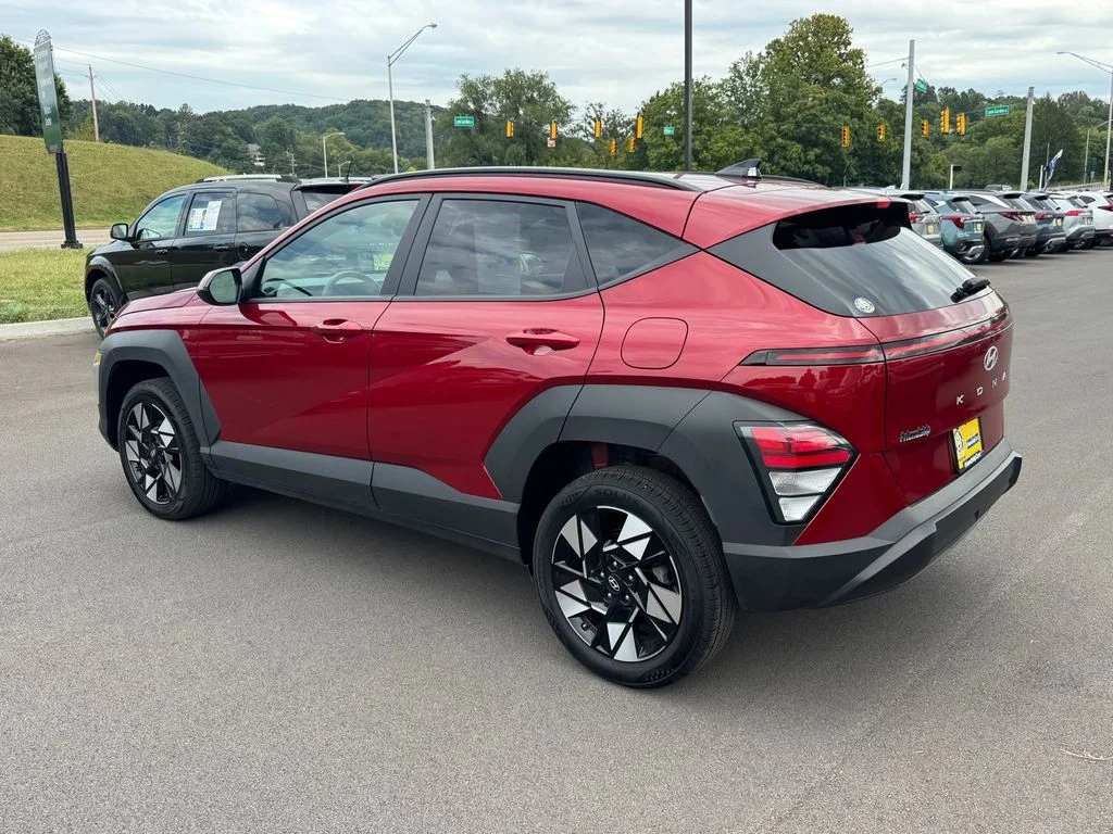 Used 2025 Red Hyundai SEL image 5