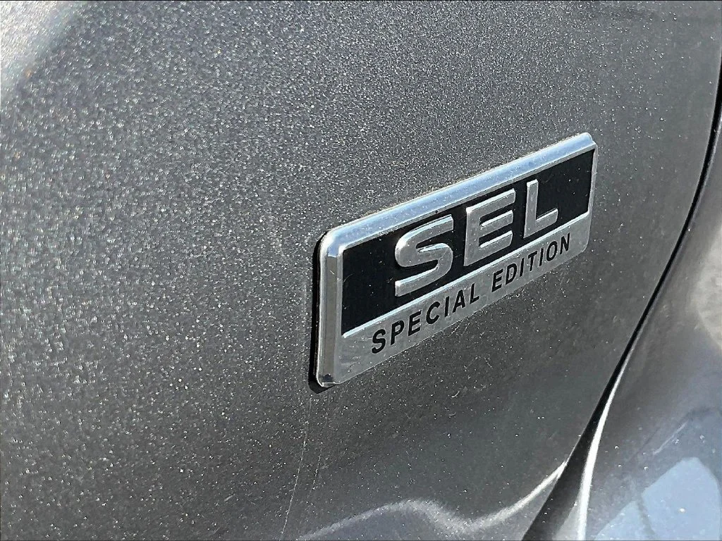 Used 2022 Alloy Silver Metallic Mitsubishi SEL image 26