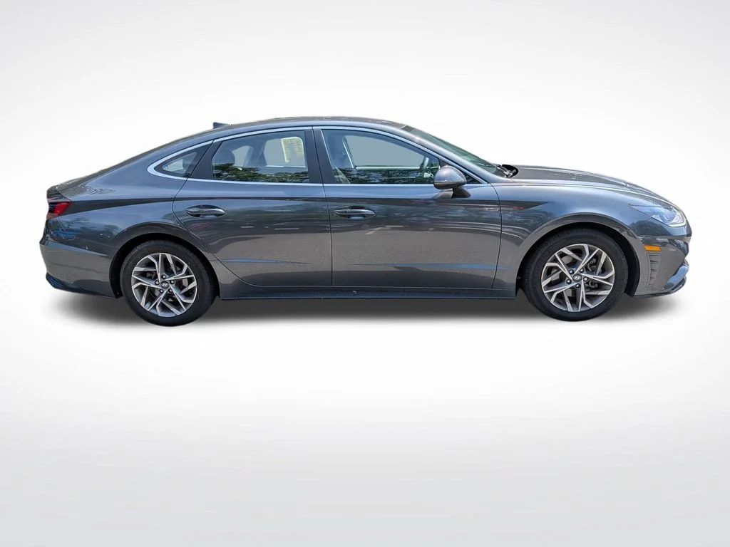 Used 2022 Gray Hyundai SEL image 2