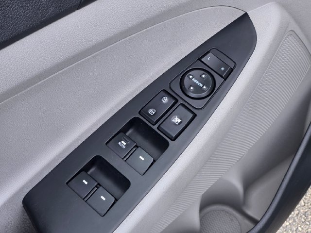 Used 2016 Silver Hyundai Sport image 18