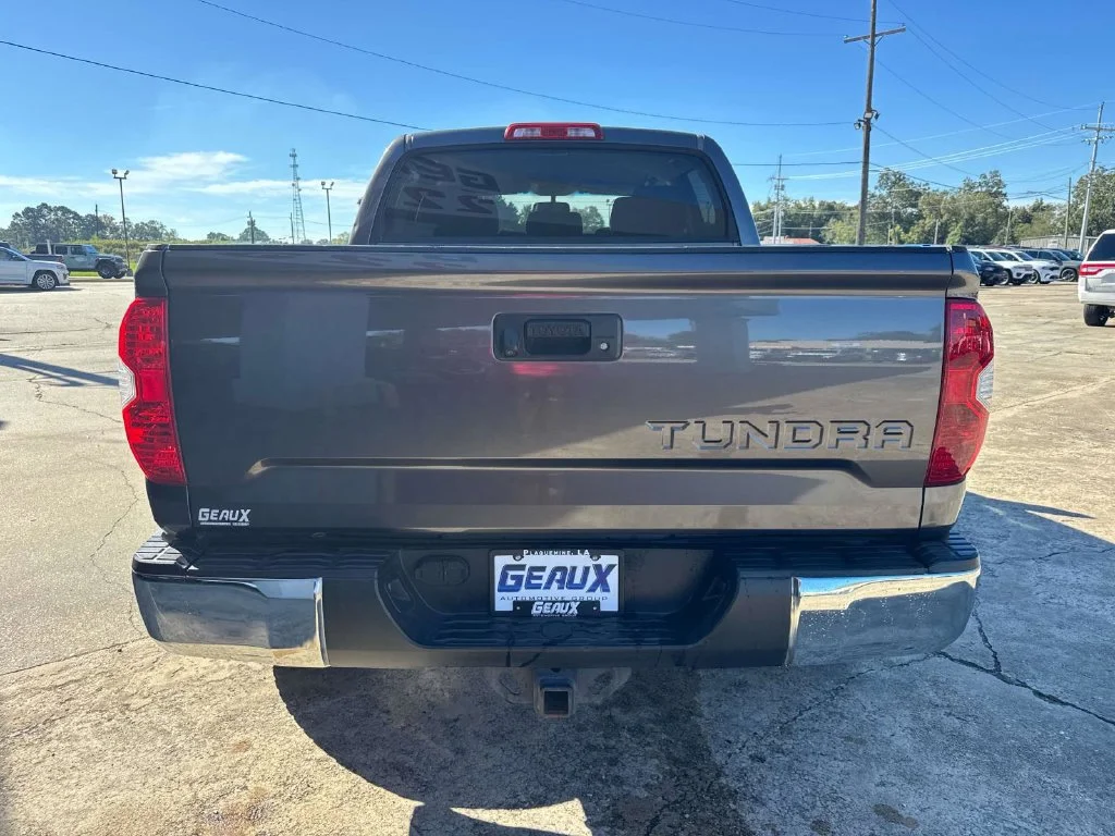 Used 2015 Gray Toyota SR5 image 14