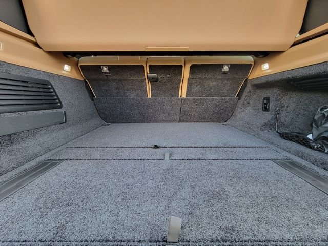 Certified Used 2025 White Land Rover Autobiography image 30