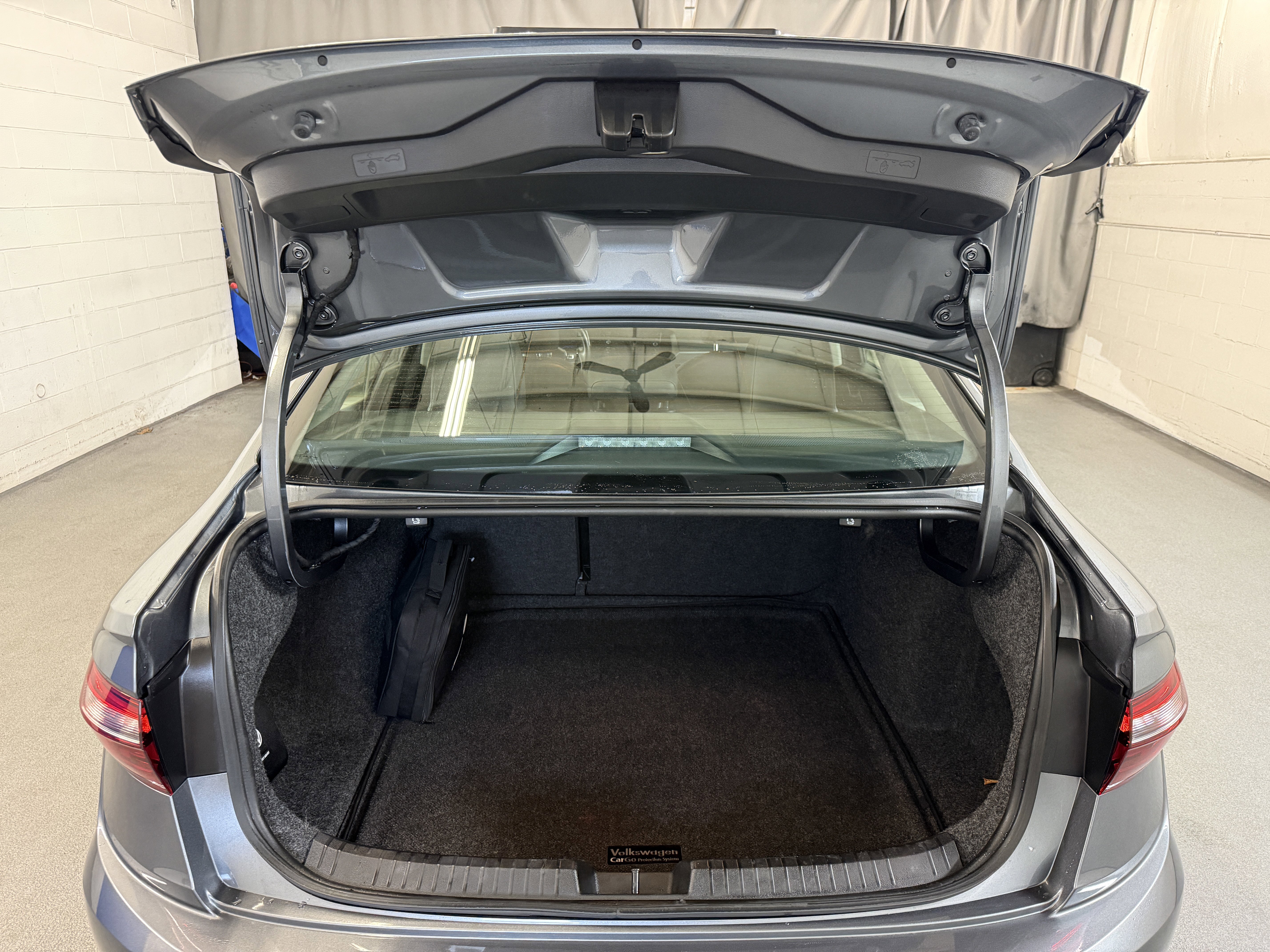 Used 2020 Platinum Gray Metallic Volkswagen SEL image 7