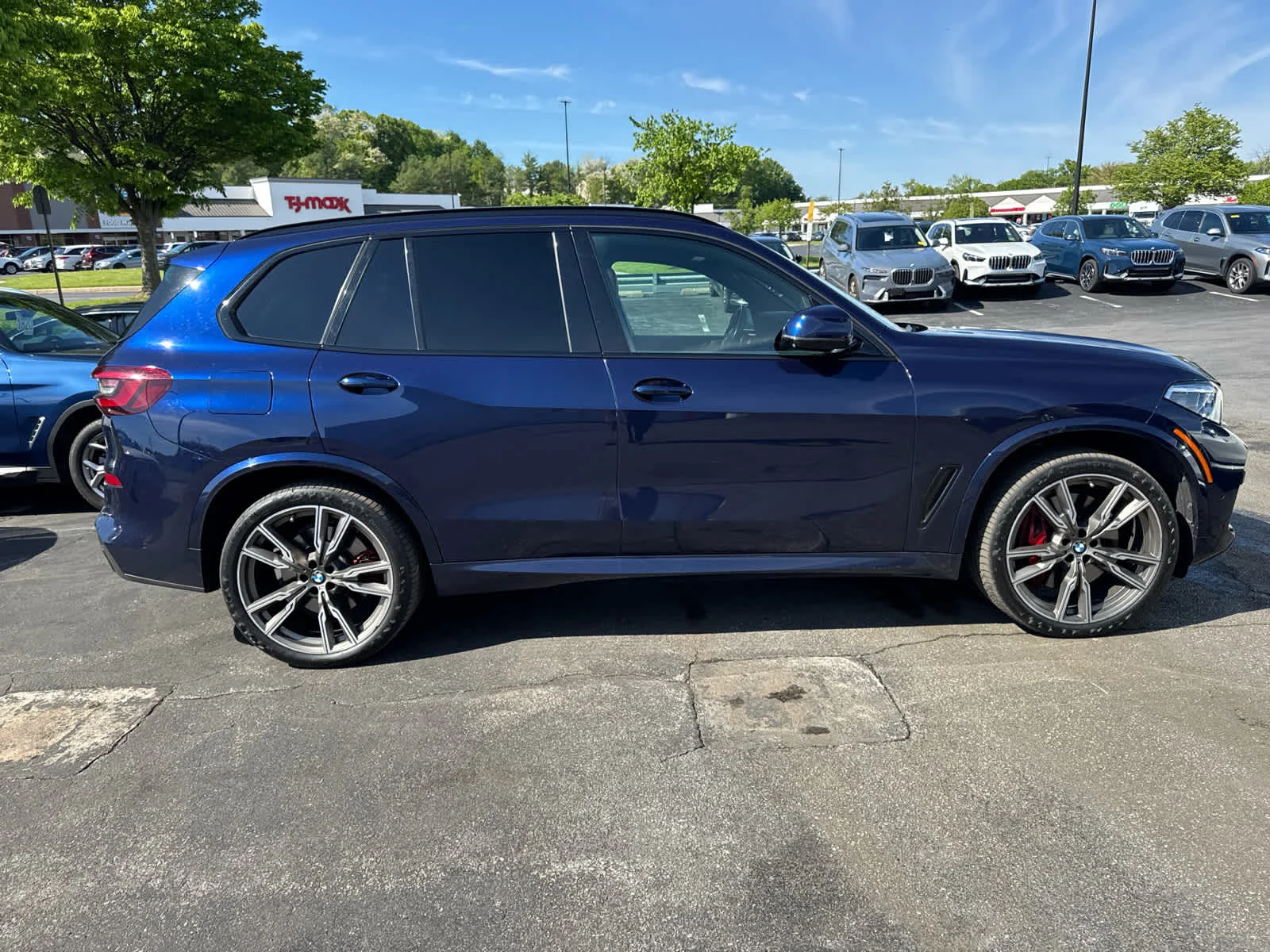 Used 2022 Tanzanite Blue II Metallic BMW M50i image 15