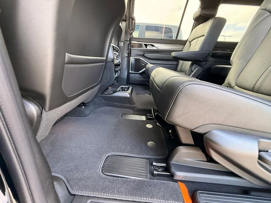 New 2026 High Gloss Black Exterior Paint Jeep Limited Reserve image 29