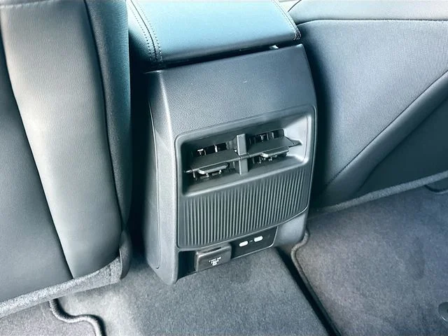 New 2026 Hydro Blue Pearl-Coat Exterior Paint Jeep Overland image 19