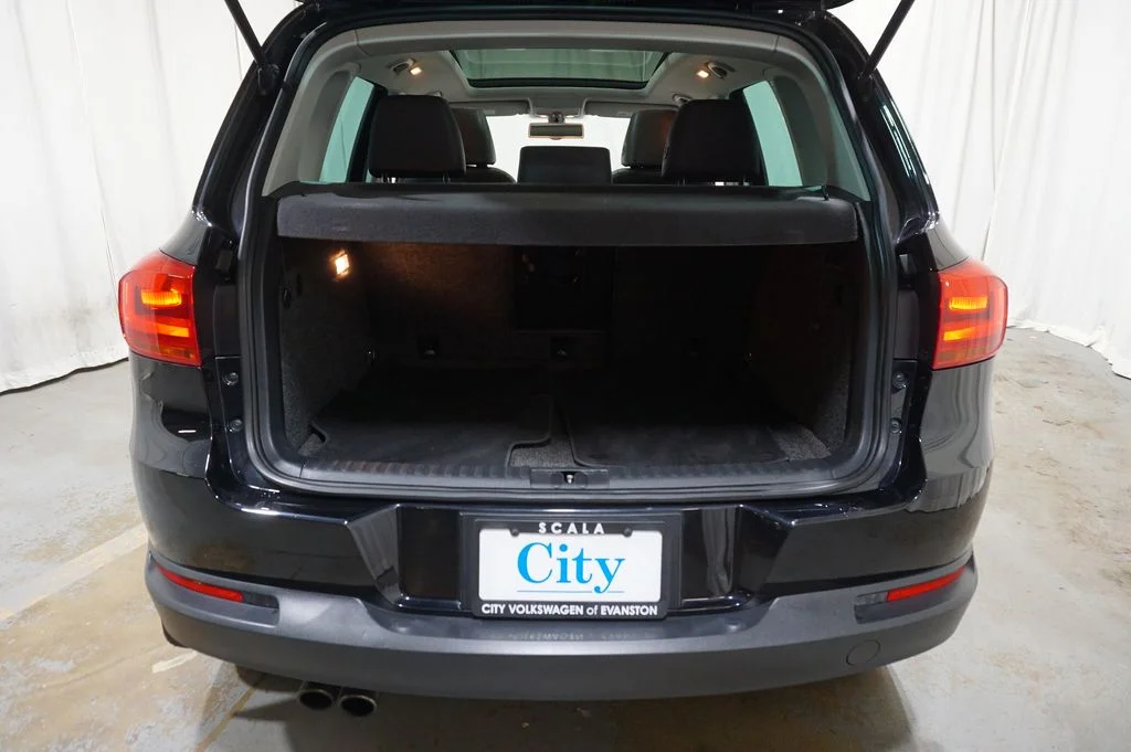 Used 2016 Deep Black Pearl Volkswagen SE image 16