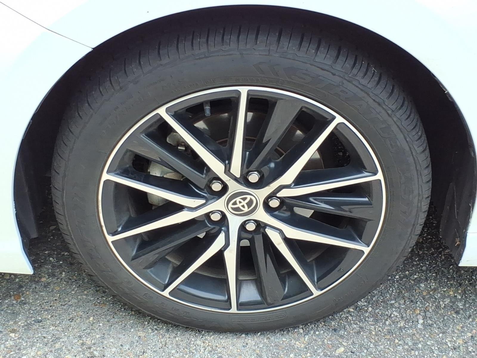 Used 2023  TOYOTA  image 4