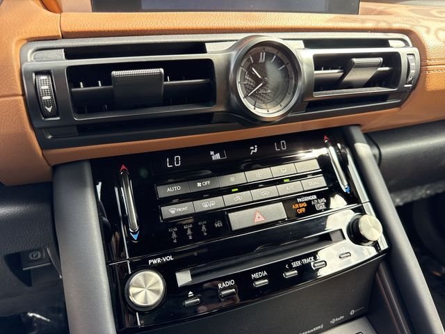 2024 Lexus IS 300 - Photo 19
