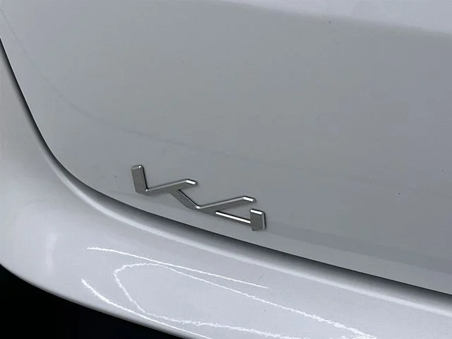 Used 2025 White Kia LXS image 37