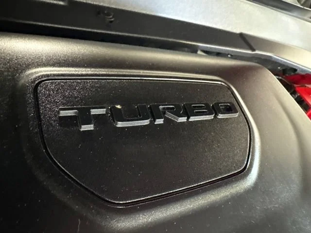 Used 2024  Jeep Limited image 9