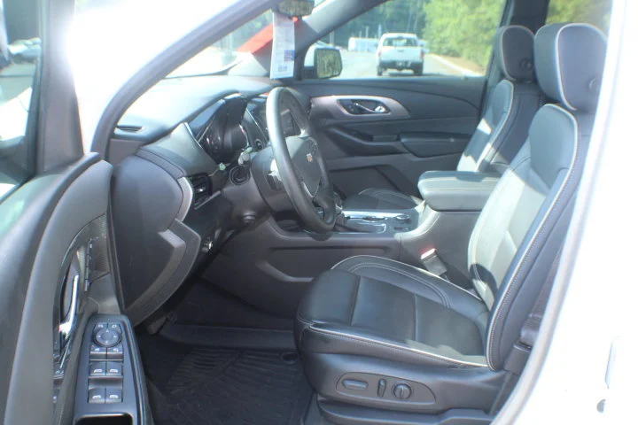 Used 2023 Iridescent Pearl Tricoat Chevrolet Premier image 14