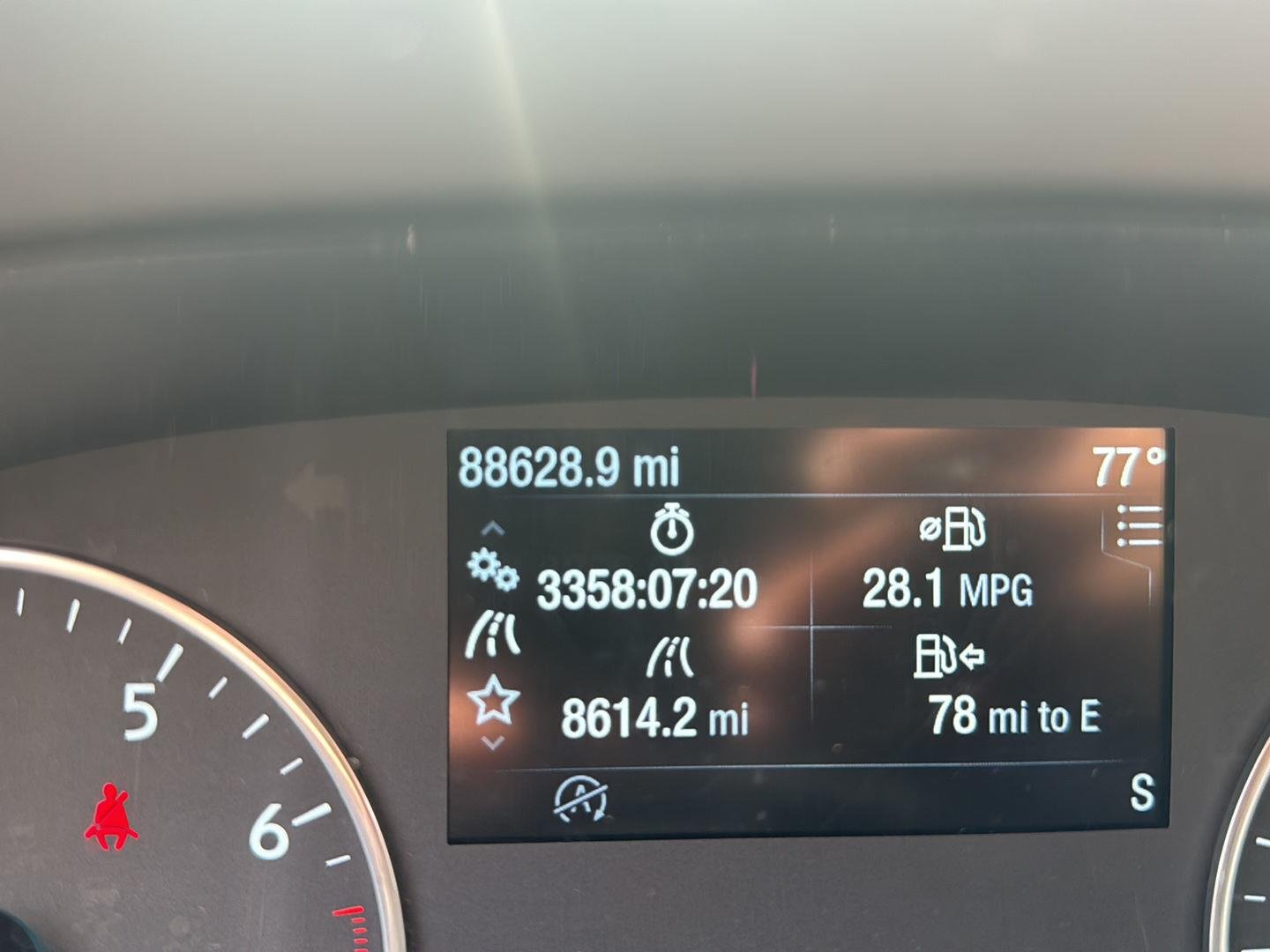 Used 2019 Diamond White Ford SE image 2