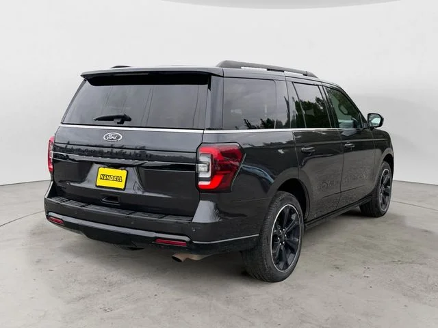 Used 2024 Gray Metallic Ford Limited image 5