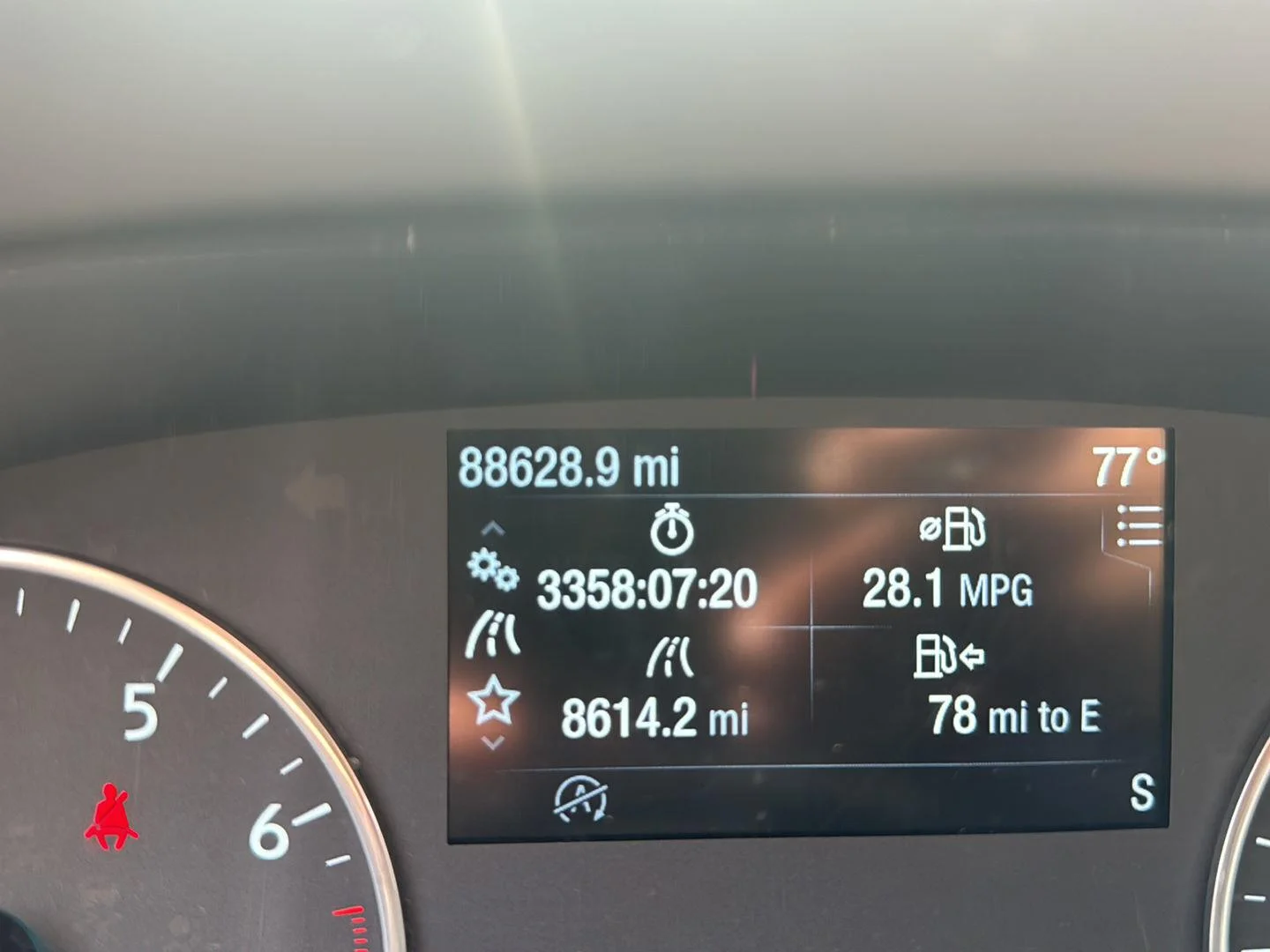 Used 2019 Diamond White Ford SE image 2