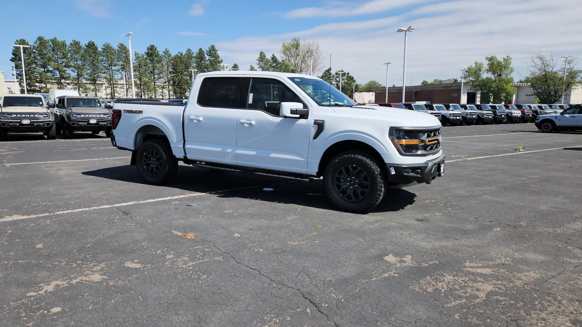 New 2026 Oxford White Ford Tremor image 8