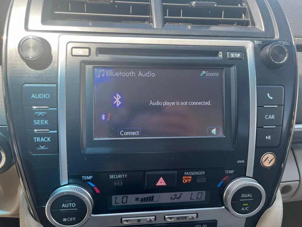 Used 2014 Super White Toyota XLE image 18