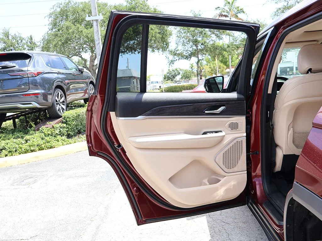 Used 2022 Red Jeep Limited image 28