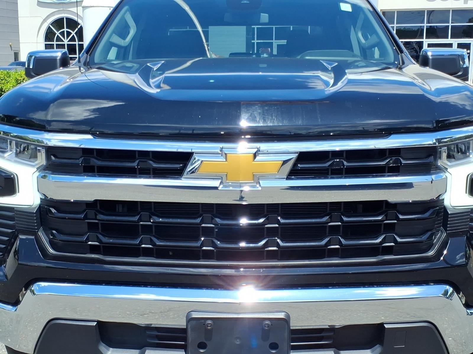 Used 2025 Black Chevrolet LT image 16