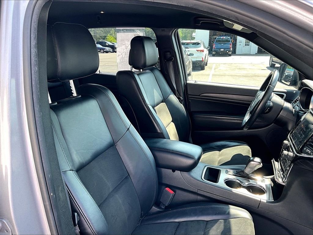Used 2021 Billet Silver Metallic Clearcoat Jeep Laredo X image 10