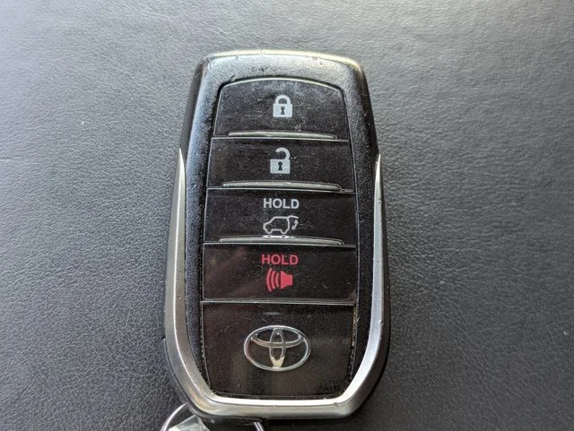 Used 2020 Blizzard Pearl Toyota Base image 31