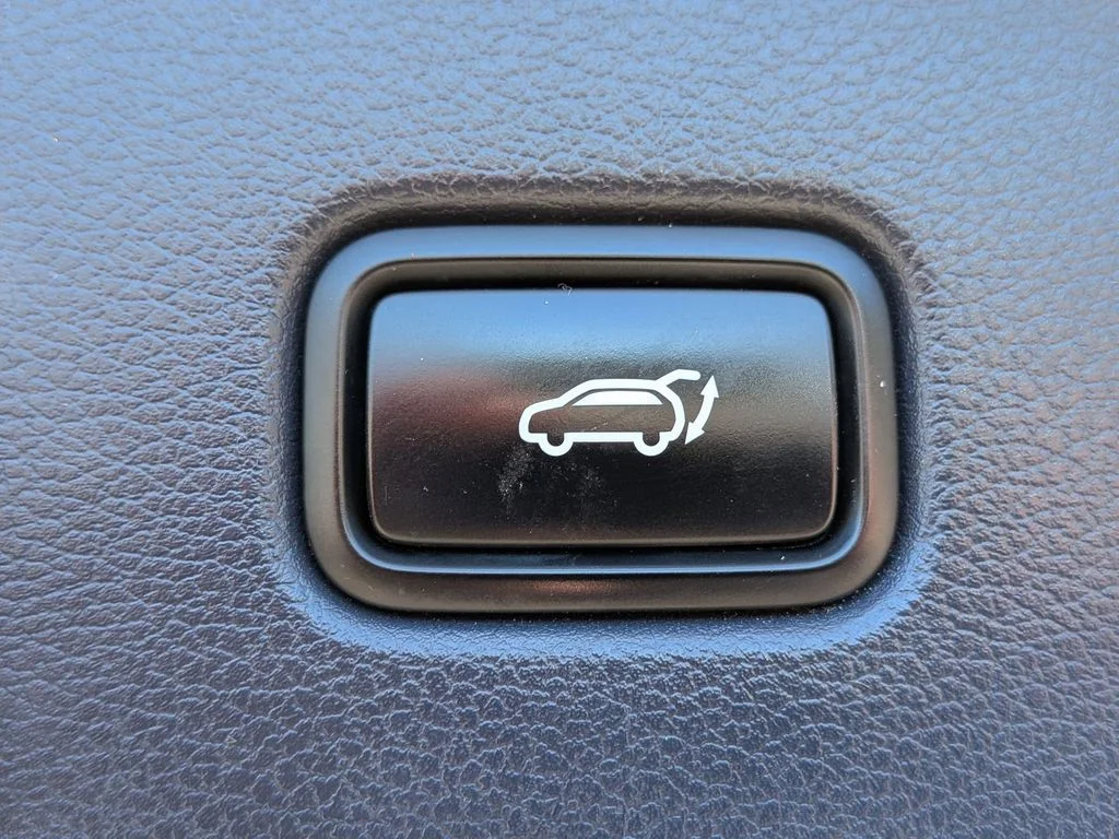 Used 2022 White Hyundai Limited image 30