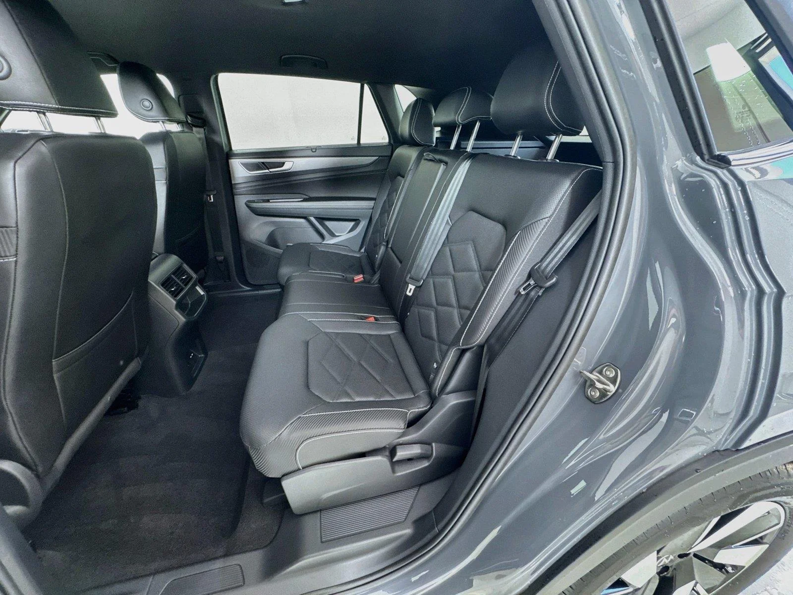New 2026 Pure Gray Volkswagen 2.0T SE w/Technology image 23
