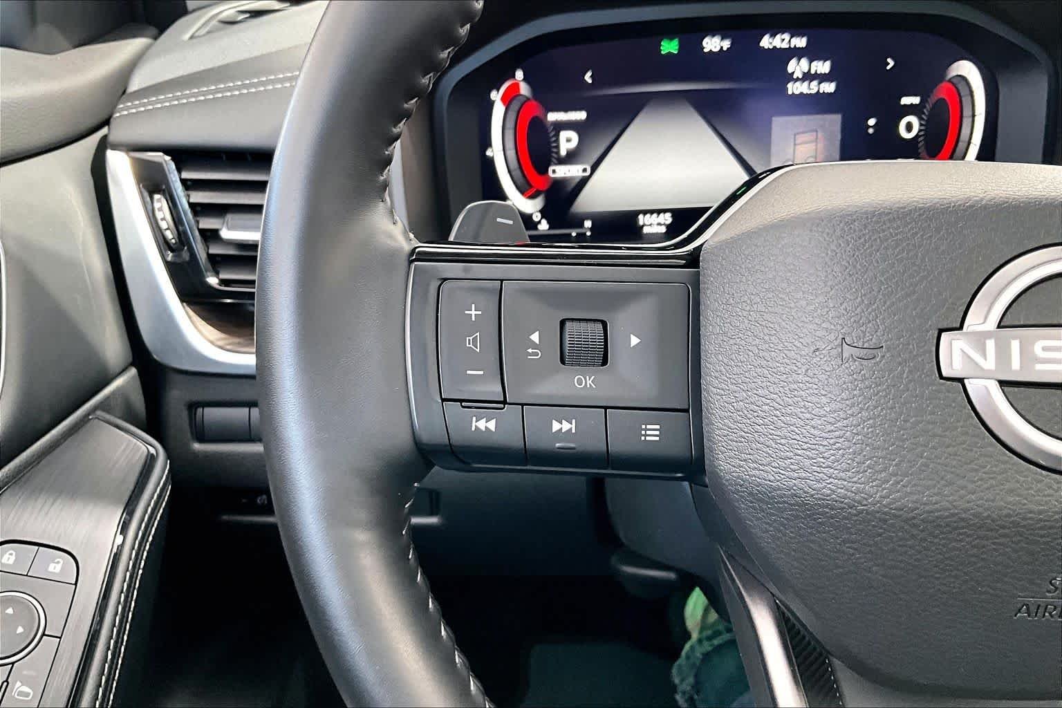 Certified Used 2025 Everest White Pearl Nissan Platinum image 24