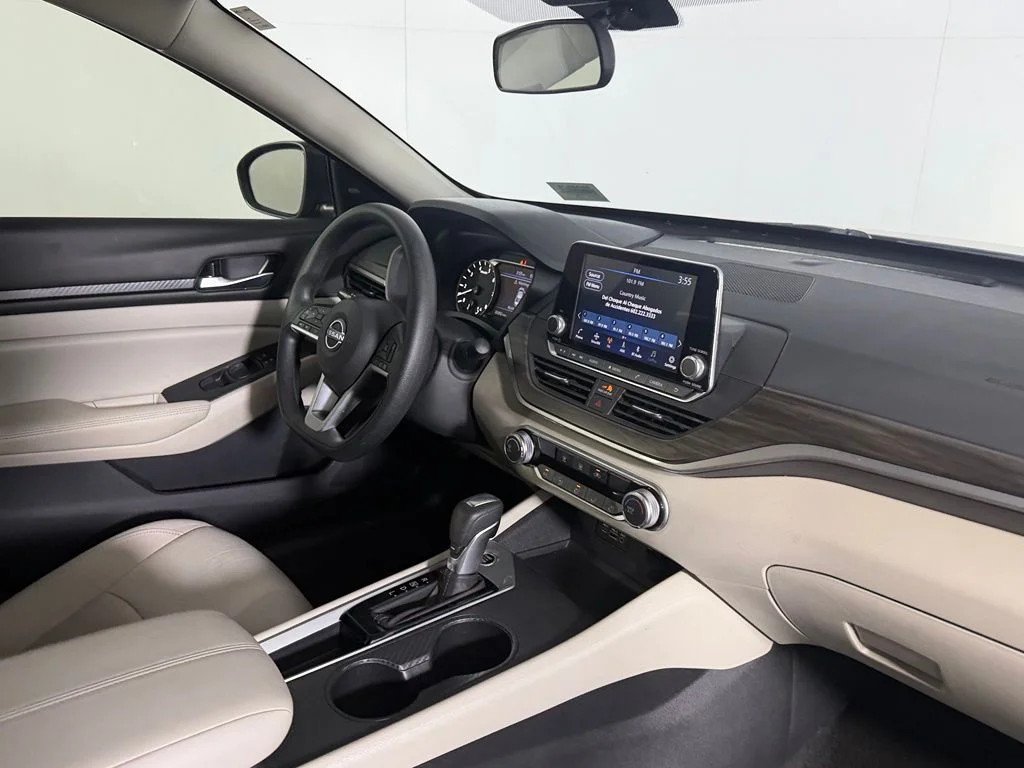 Certified Used 2025  Nissan 2.5 SV image 29