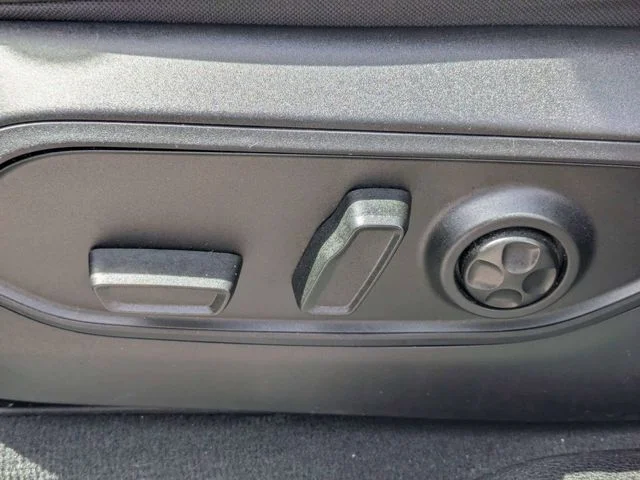 Used 2025 Silver Jeep Altitude image 17