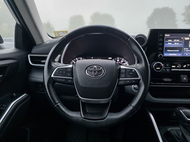 Used 2022 Moon Dust Toyota XLE image 26