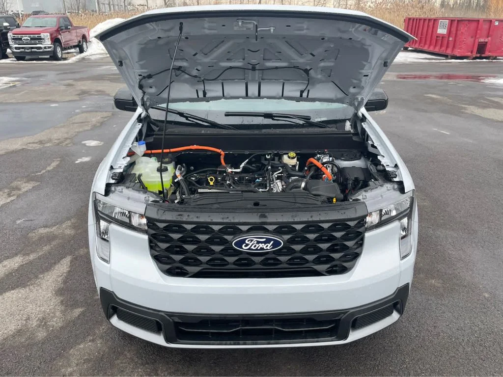 New 2026 Space White Metallic Ford XLT image 32
