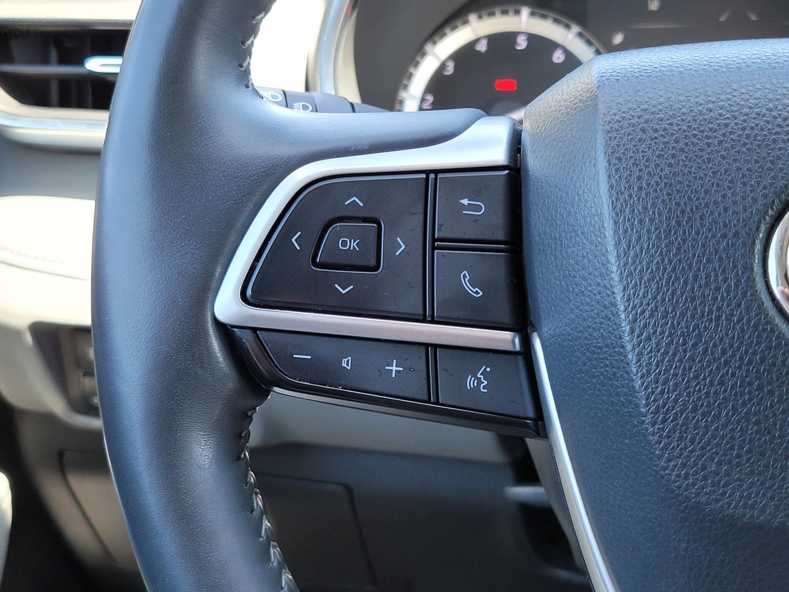 Used 2022  Toyota Platinum image 25