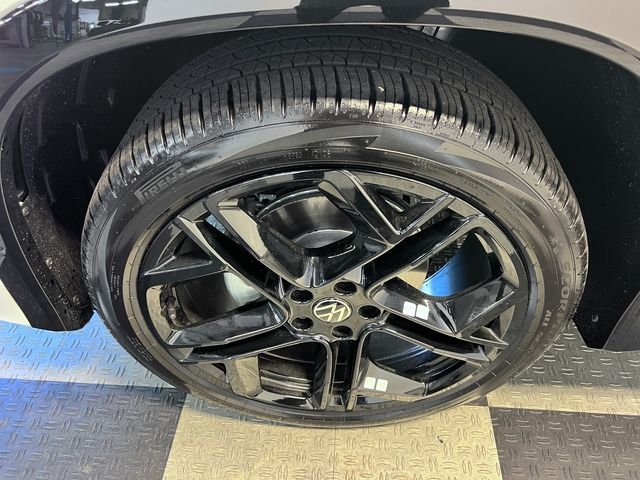New 2026 White Volkswagen 2.0T SE R-Line Black image 9