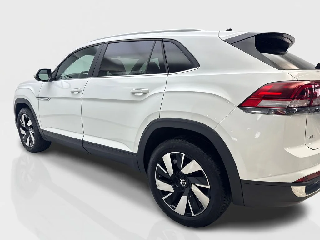 Used 2025 White Volkswagen 2.0T SE w/Technology image 14