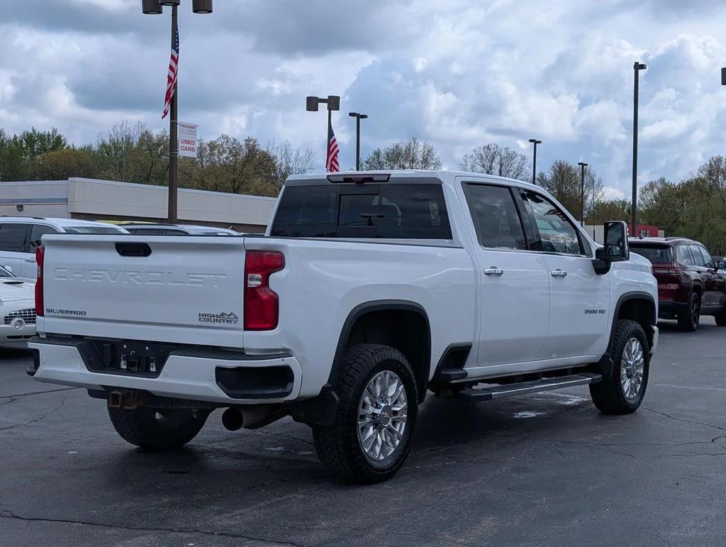 Used 2021 White Chevrolet High Country image 9