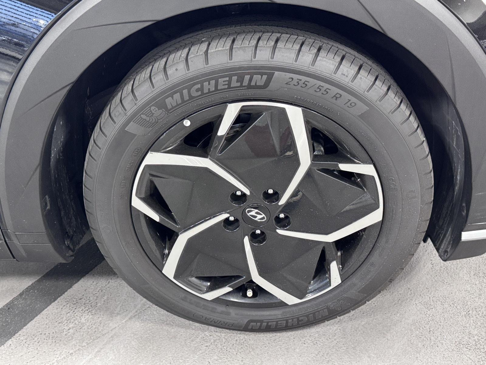 Certified Used 2024 Abyss Black Hyundai SEL image 14