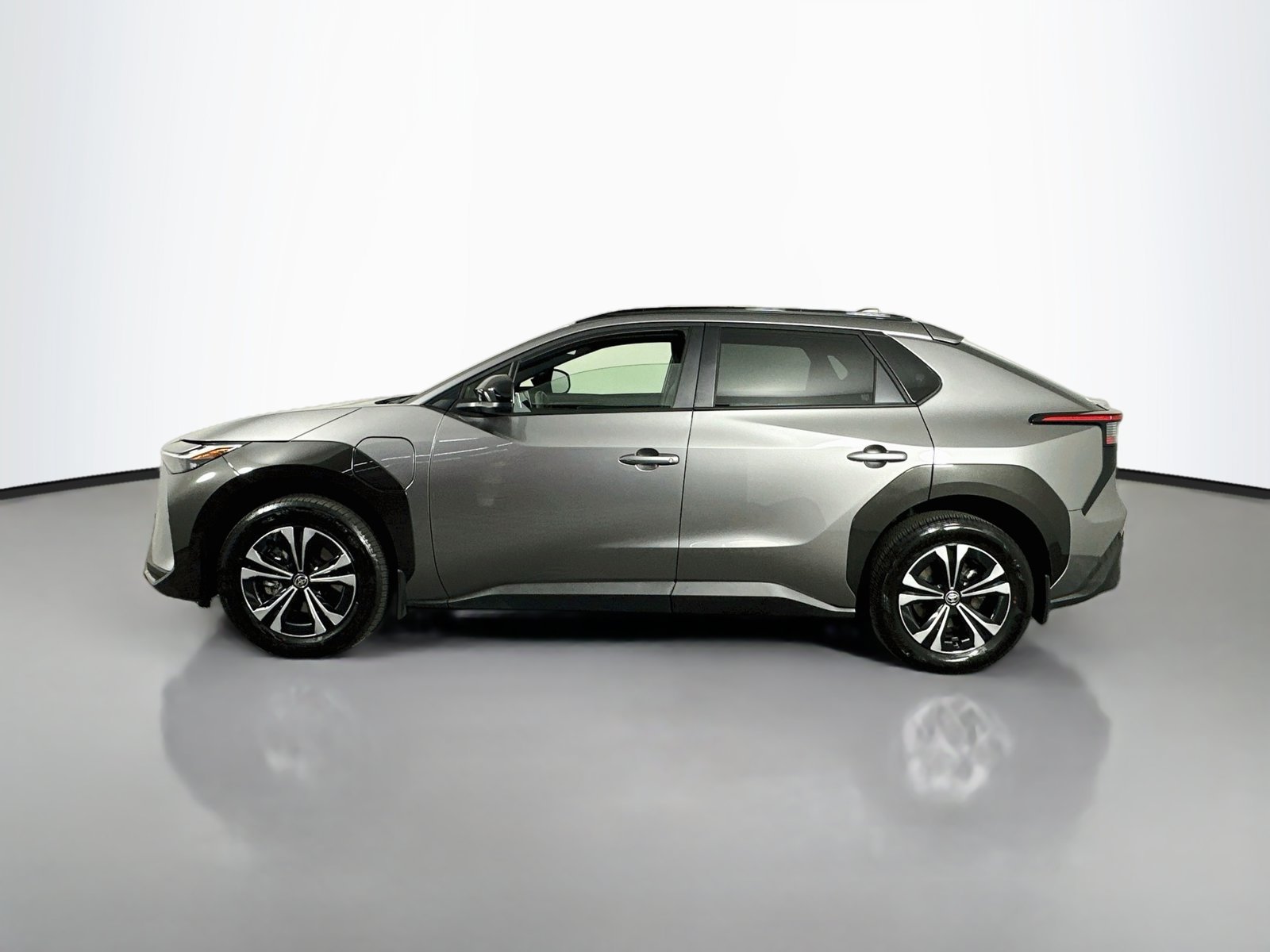 Used 2025 Heavy Metal Toyota XLE image 4