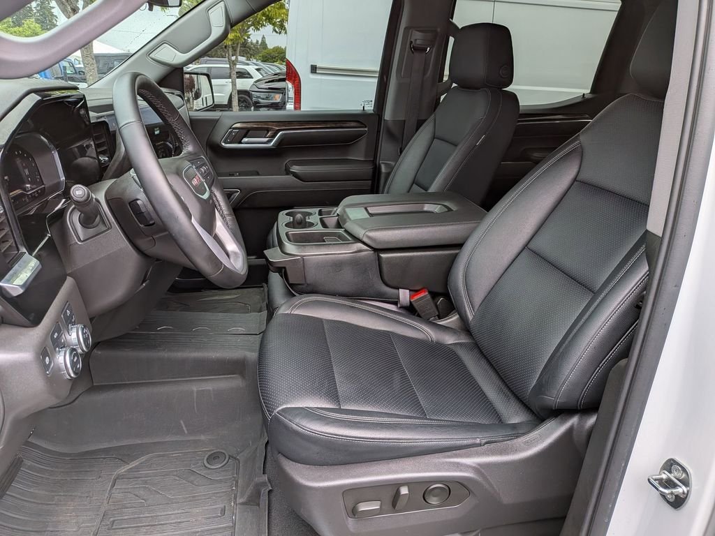 Used 2024 White GMC Elevation image 23
