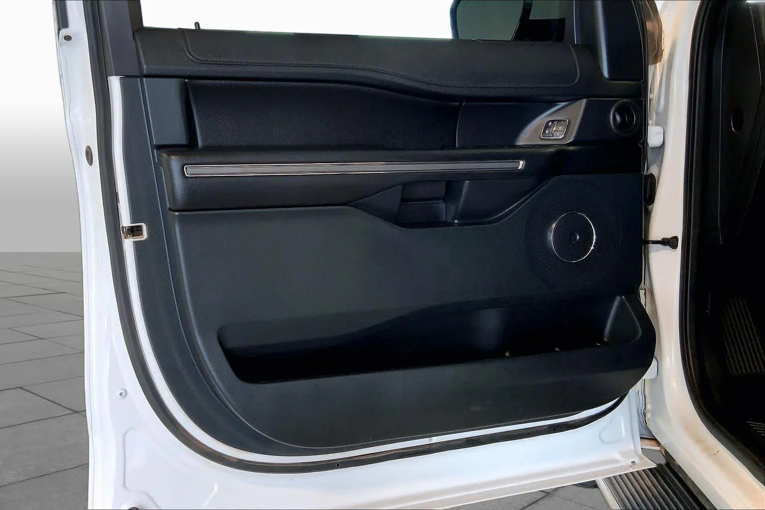 Used 2020 Oxford White Ford XLT image 22