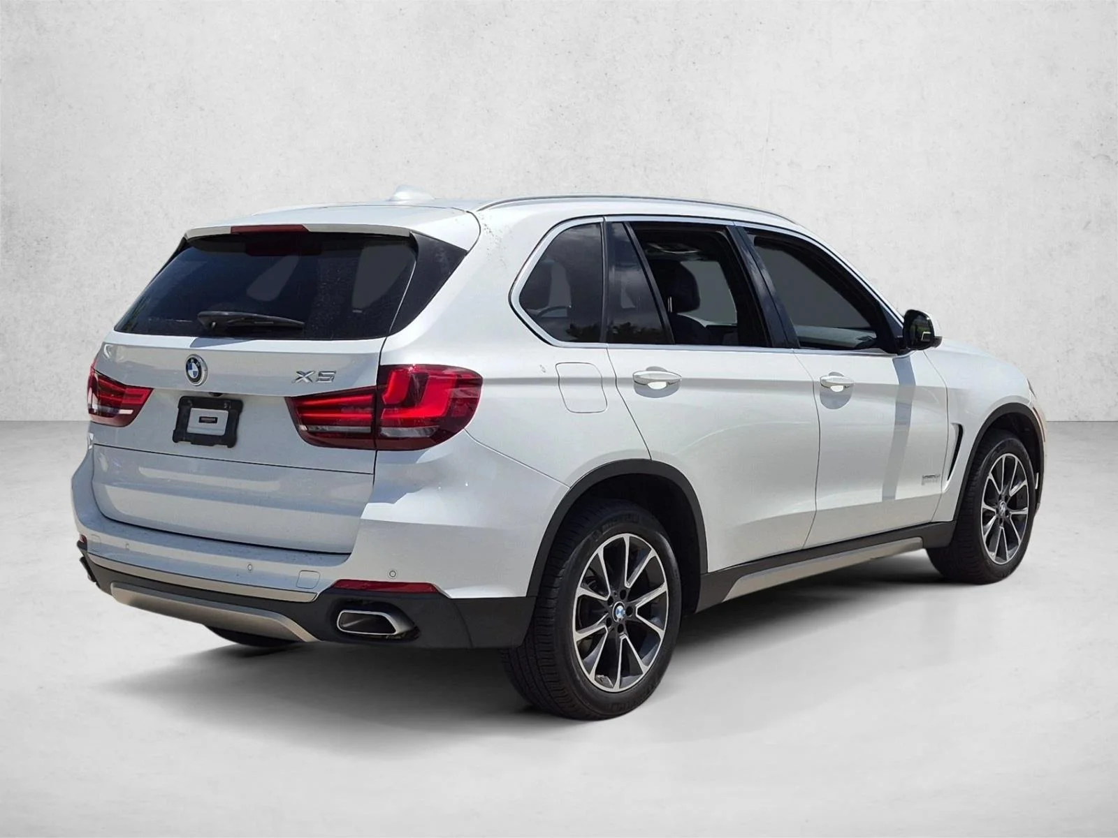 Used 2018 Mineral White Metallic BMW sDrive35i image 5