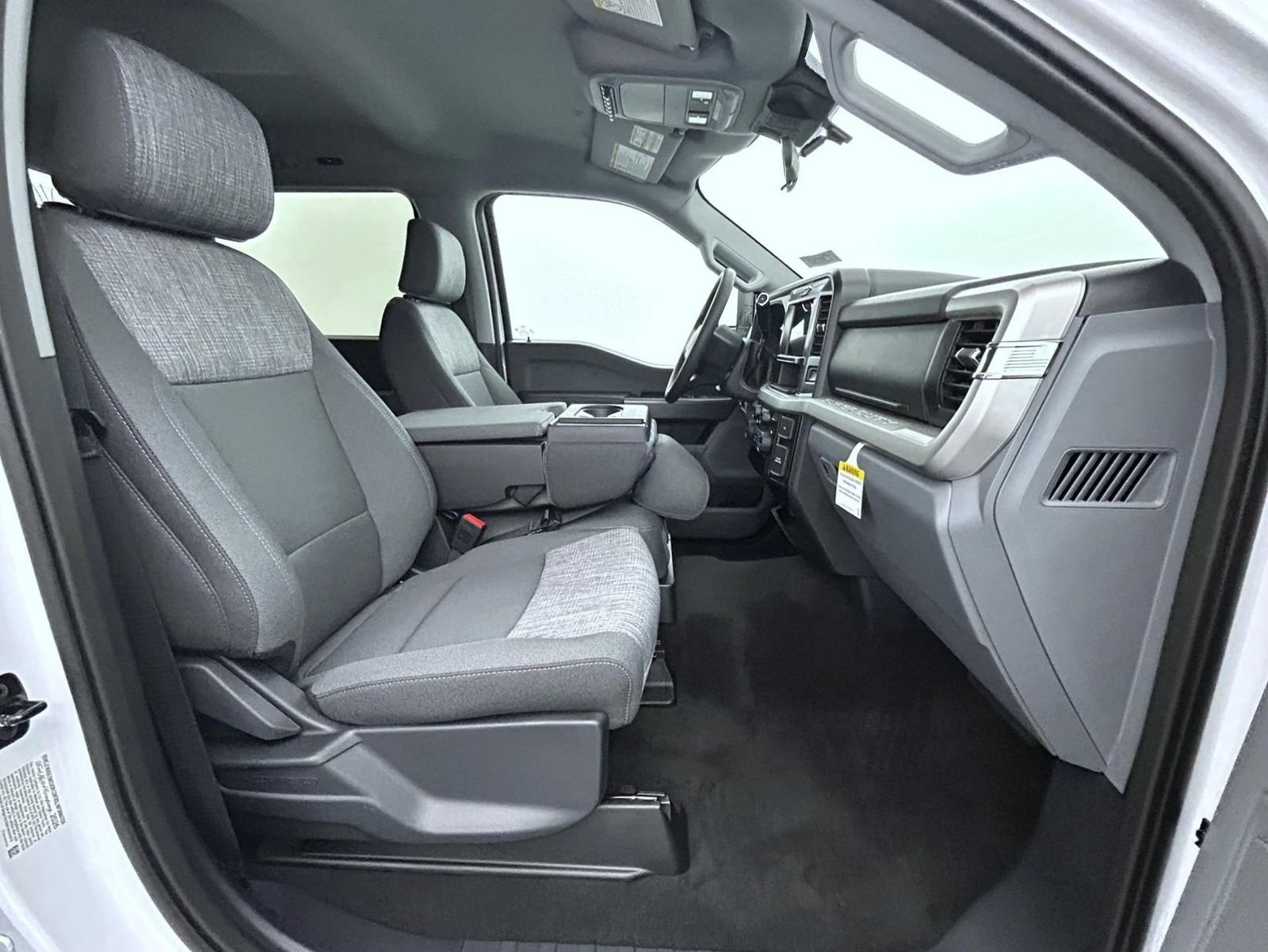 New 2026 Oxford White Ford XLT image 15