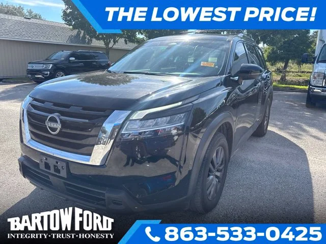 2022 Nissan Pathfinder SV
