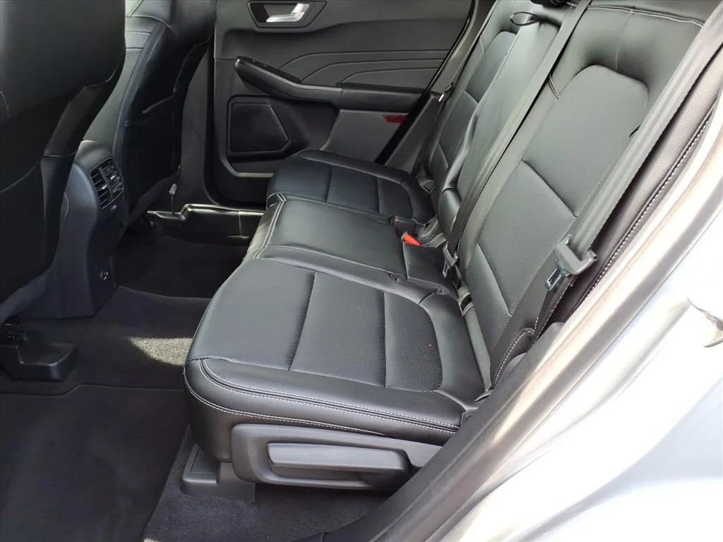 Used 2022 Silver Ford SEL image 10